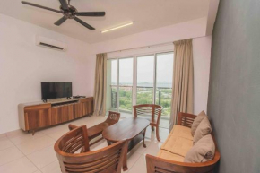 3 bedroom condo with Pool near Queensbay Mall